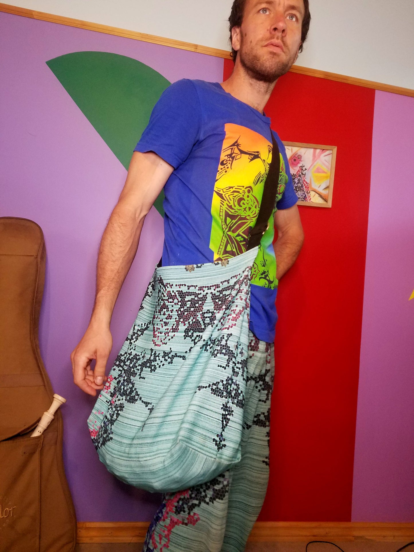 Sac coloré en bandoulière bleu aux couleurs assumées
