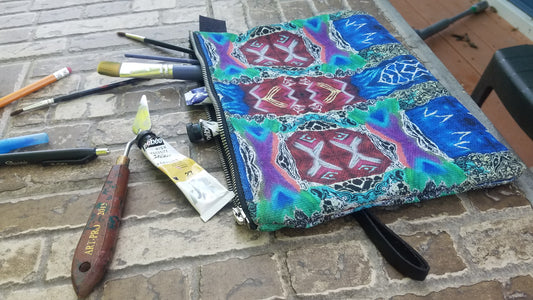 Trousse de maquillage avec fermeture aux couleurs électros inversées