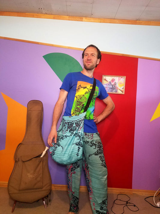 Sac coloré en bandoulière bleu aux couleurs assumées